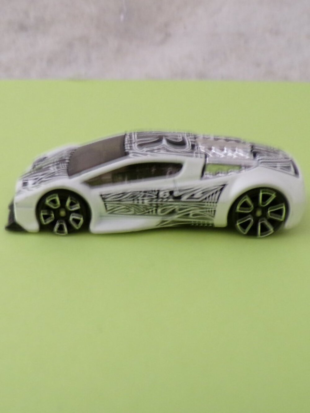 Hot Wheels Zotic HW Art Cars R Black & White - Picture 2 of 6